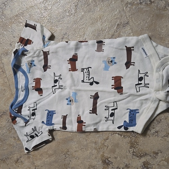 Bundle Of 3 6-9 Month Onsies - Picture 3 of 4